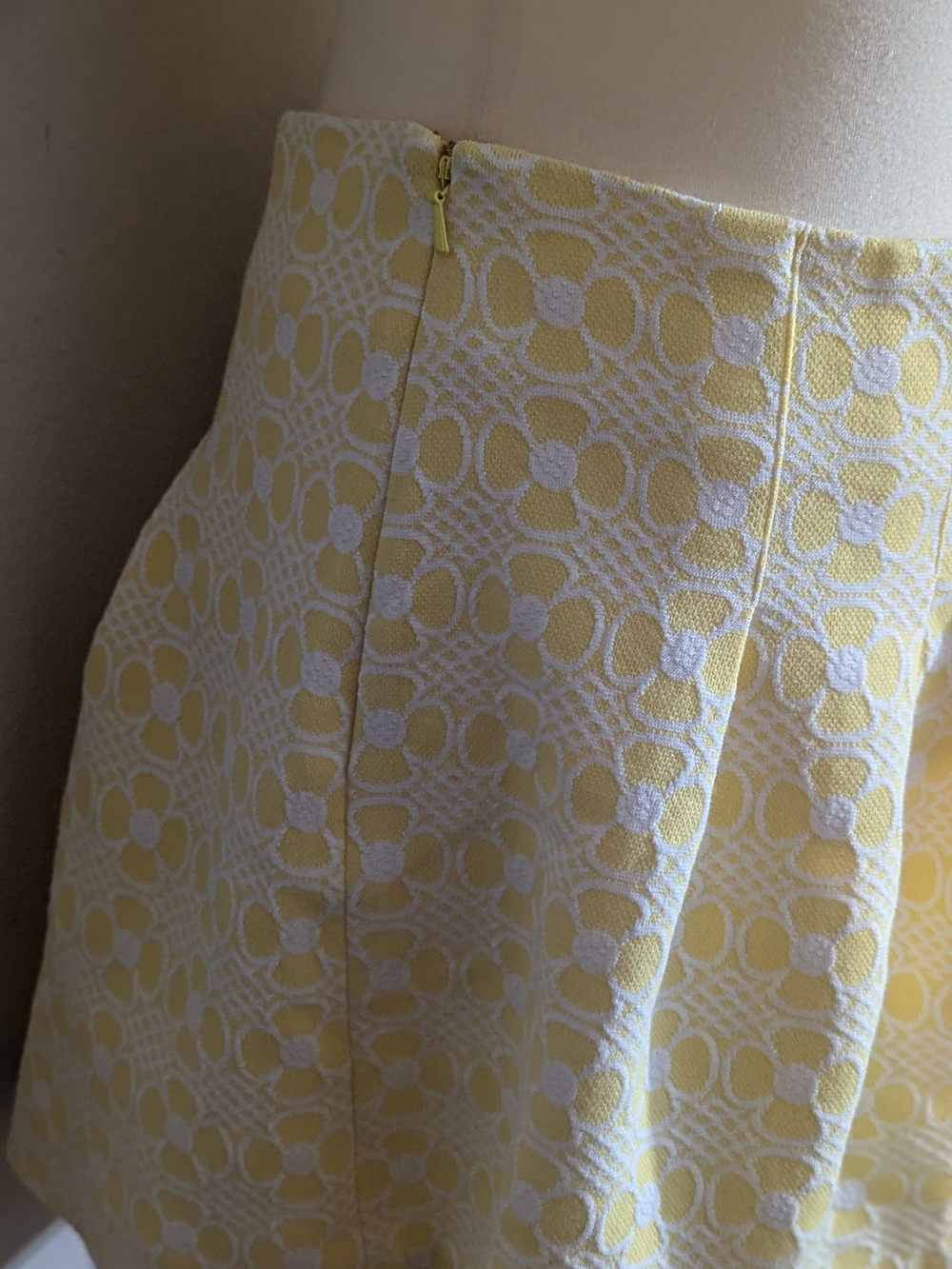 Lilly Pulitzer Leila Sunglow Yellow Daisy Chain Knit Jacquard Skirt Size 0 - Picture 2 of 7